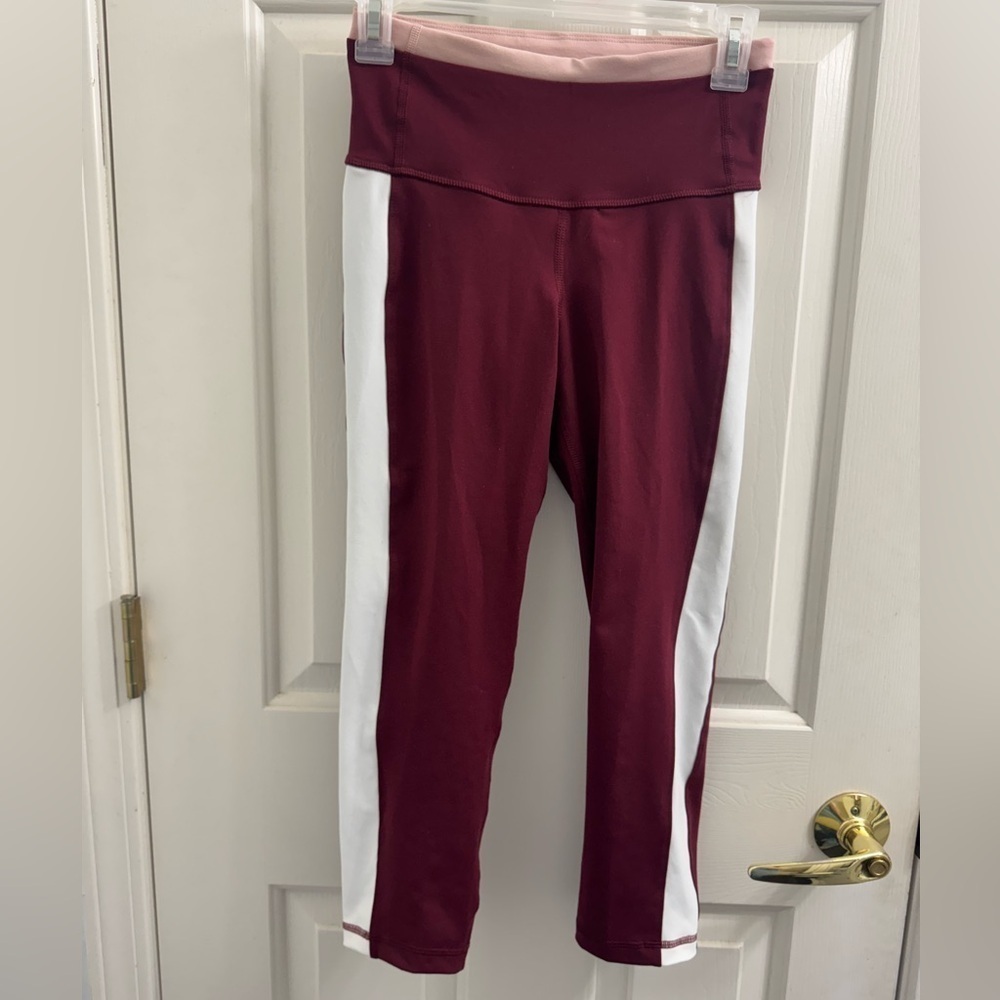 Old Navy Active Go Dry Burgundy and White crop Leggings